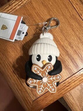Bath and Body Works Penguin Keychain Plush with White Beanie & Gingerbread Star